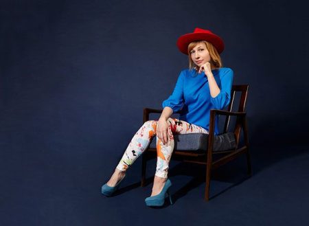 L’incroyable beau chapeau de la ravissante Emy