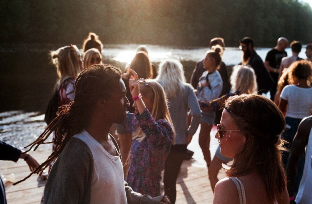 Aya Nakamura : Comprendre les paroles Aya Kamura : Plongez dans l'univers linguistique unique d'une artiste qui réinvente la chanson française.
