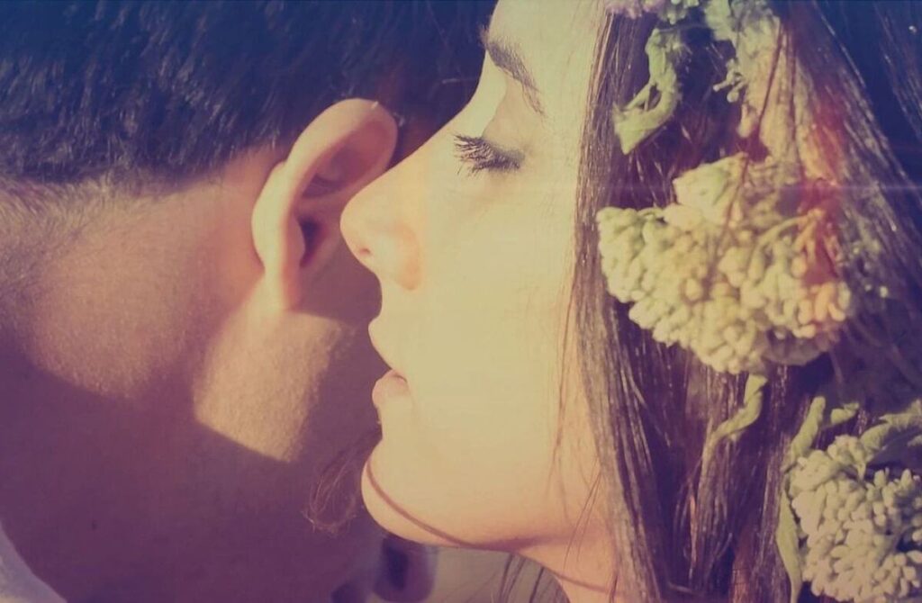 Comment exprimer son amour en Français ? Chuchoter son amour en français.