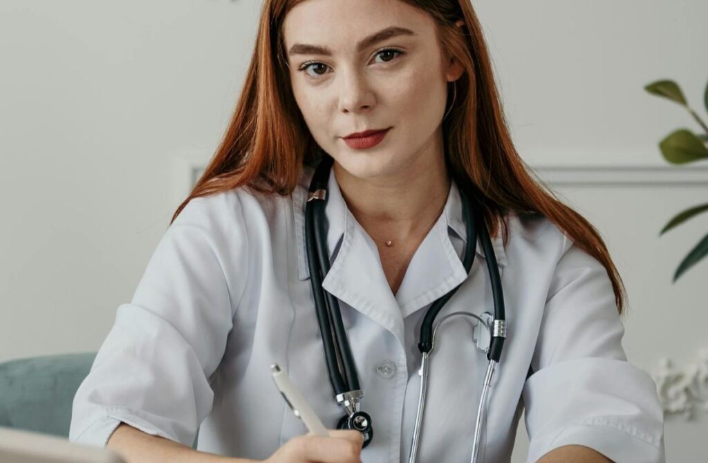 Vocabulaire chez le médecin : guide pratique pour mieux communiquer