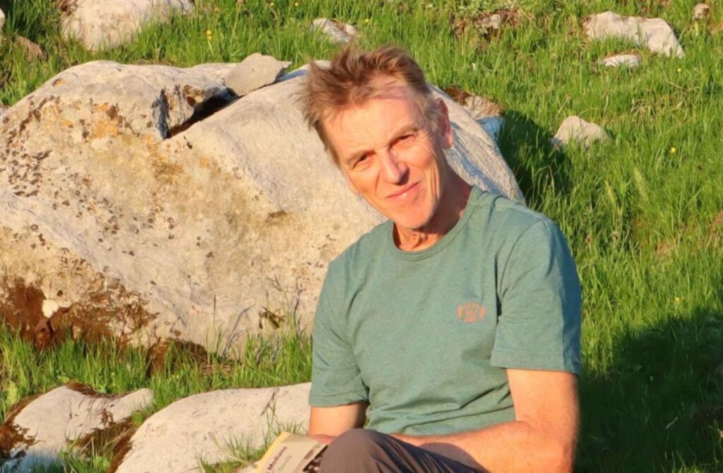 Professeur Pierre Piret : Parcours académique et professionnel Professeur Pierre Piret : Parcours académique et professionnel